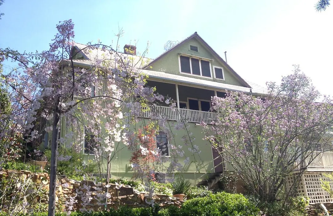 Barretta Gardens Inn-1