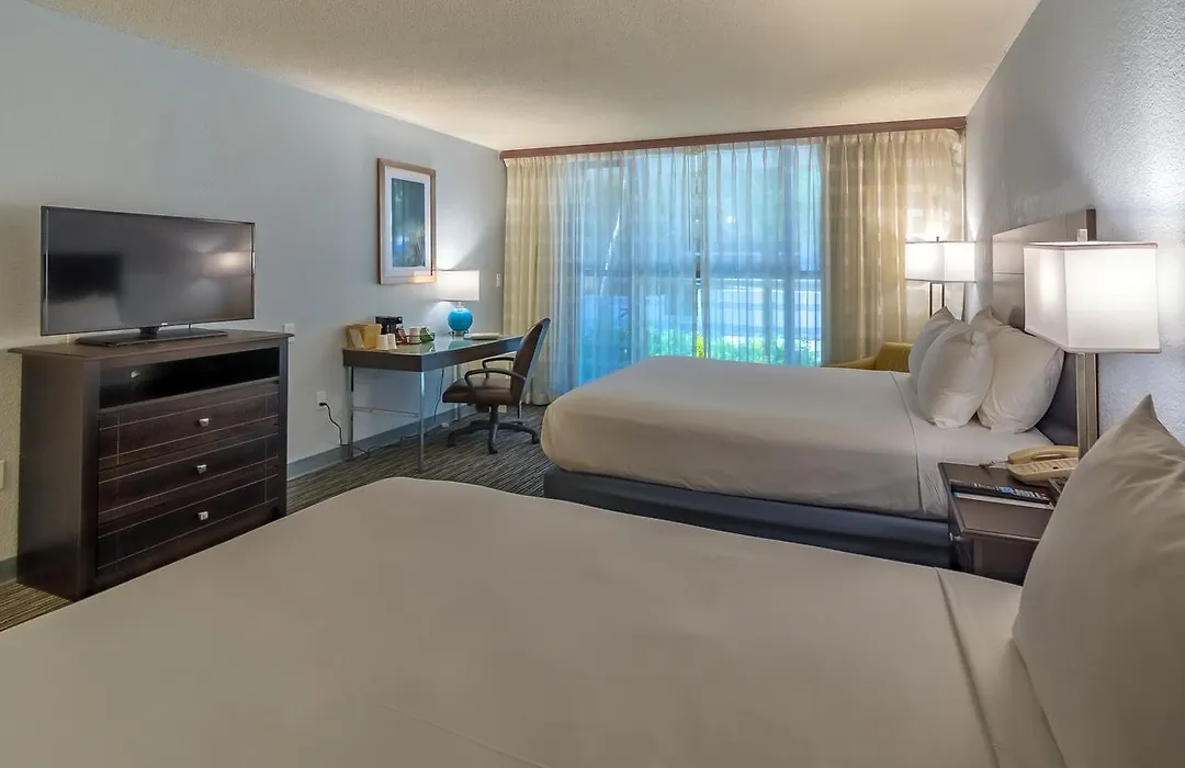 Sawgrass Grand Hotel And Suites Sports Complex-1