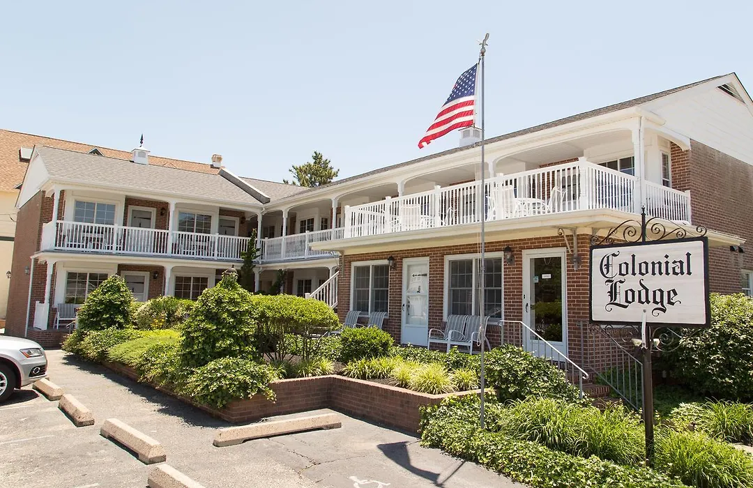 Colonial Lodge-1