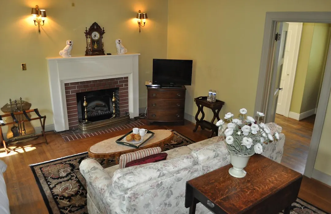 Bear Creek Inn-1