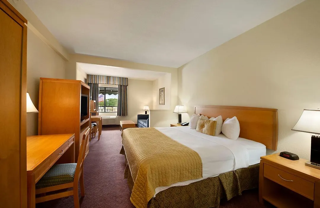 Ramada By Wyndham Kissimmee Downtown Hotel-1