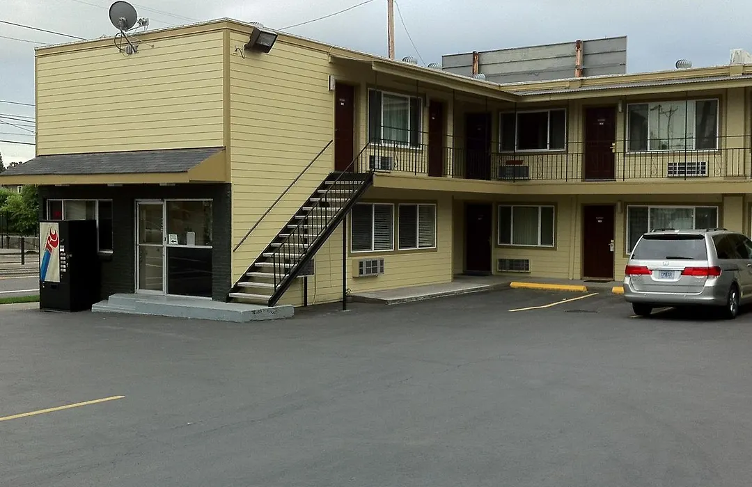 Economy Inn-1