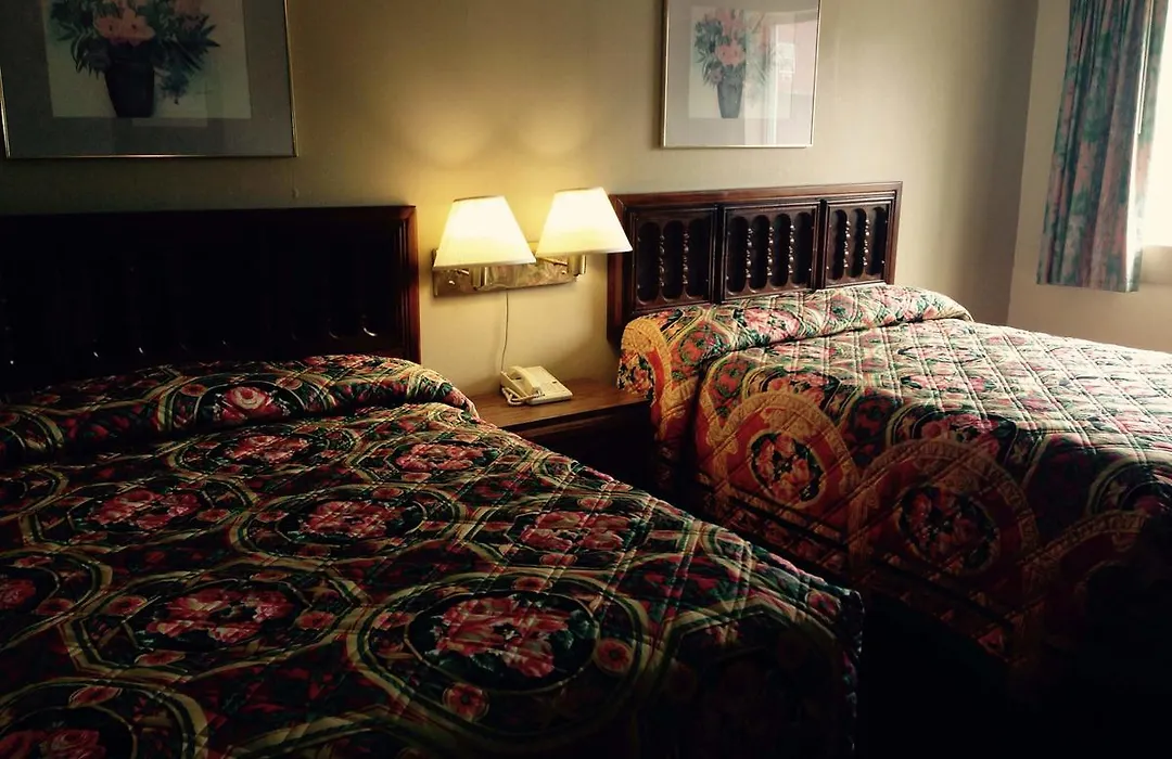 Budget Inn Jamestown - Falconer-1