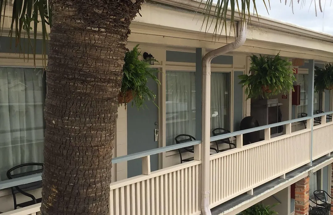 High Tide Motel-1