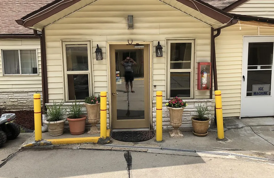 Gratiot View Motel-1