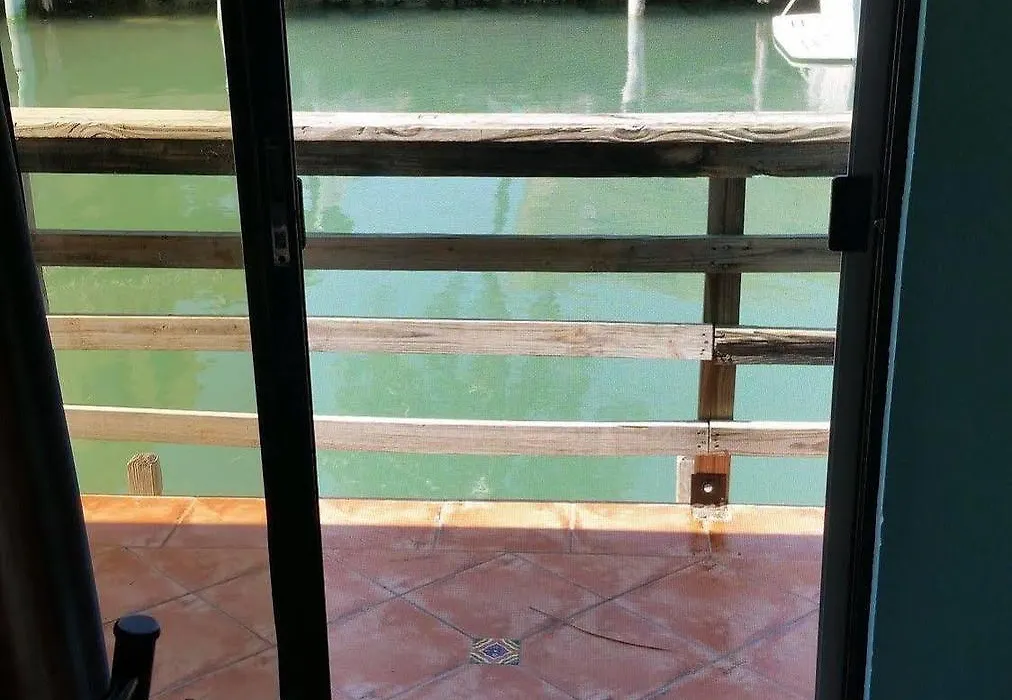 Royal Hawaiian Motel/Botel-1