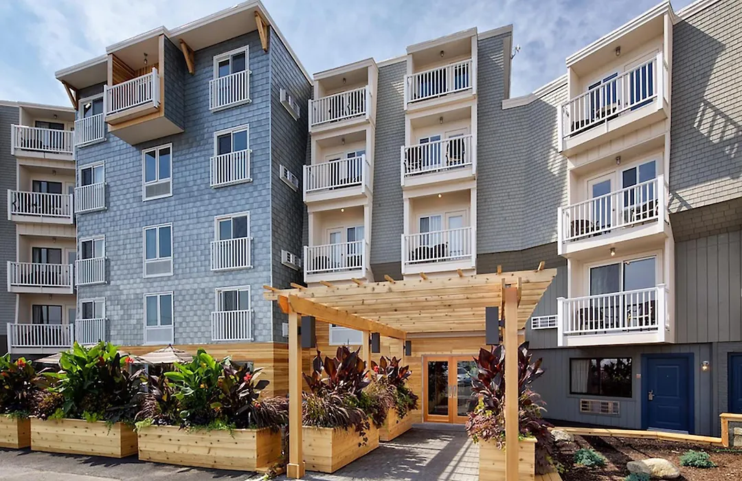 Rockland Harbor Hotel-1
