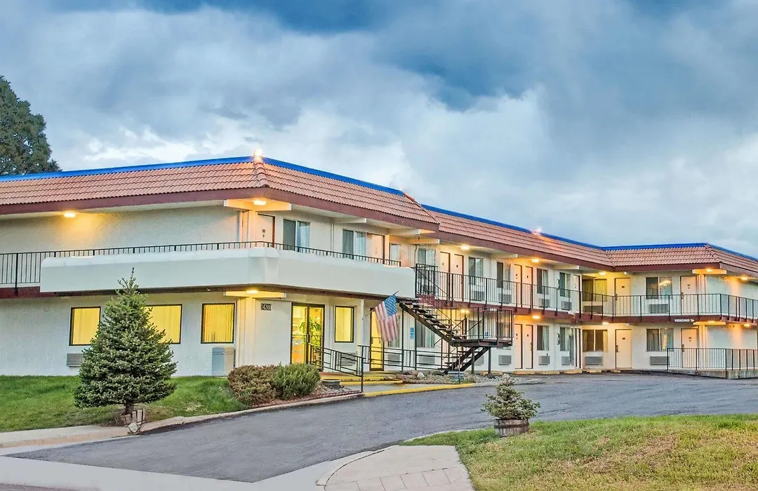 Knights Inn Aurora-1