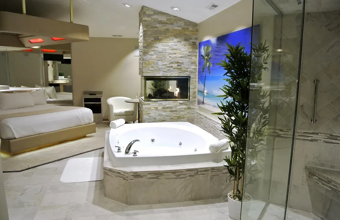 Sybaris Pool Suites Frankfort - Adults Only-1