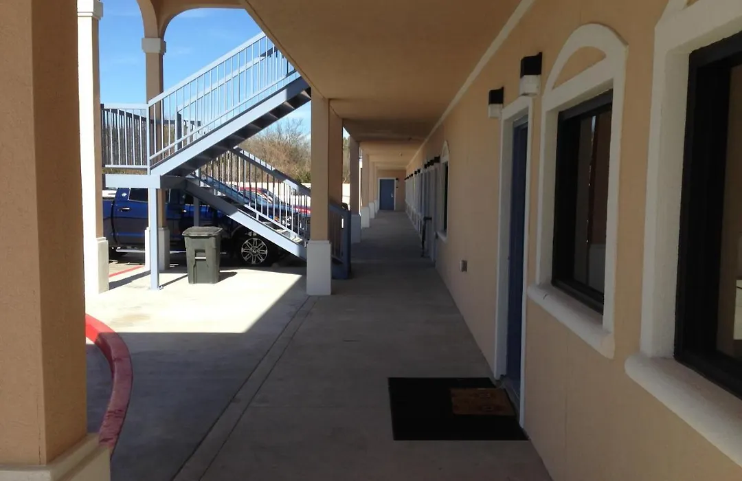 Executive Inn-1