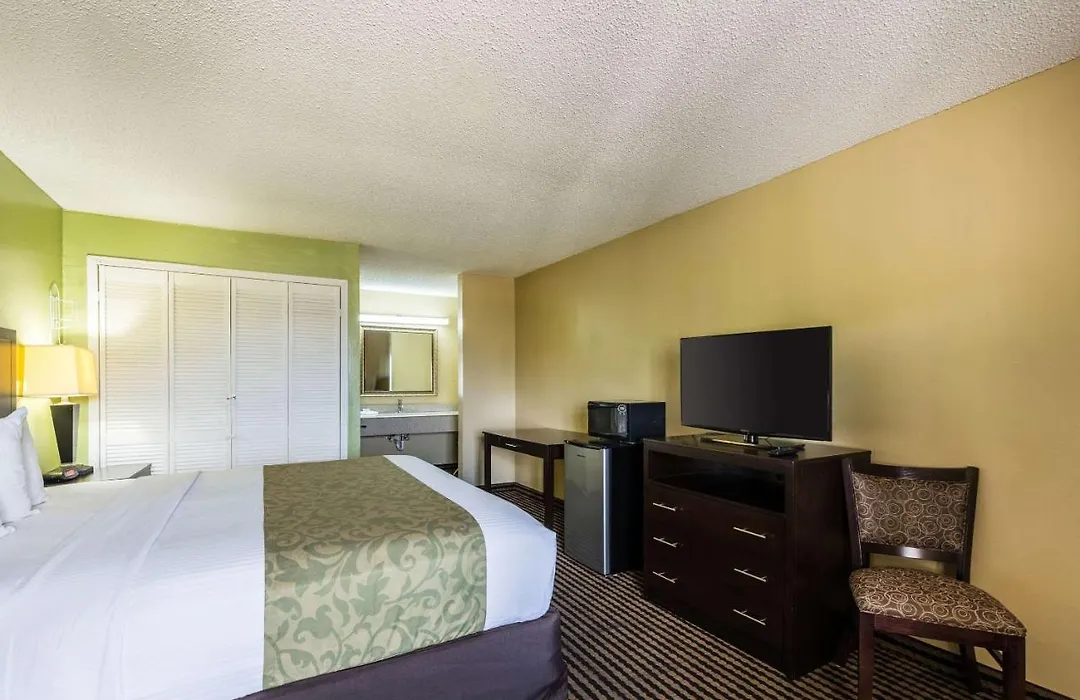 Rodeway Inn Alexandria-1
