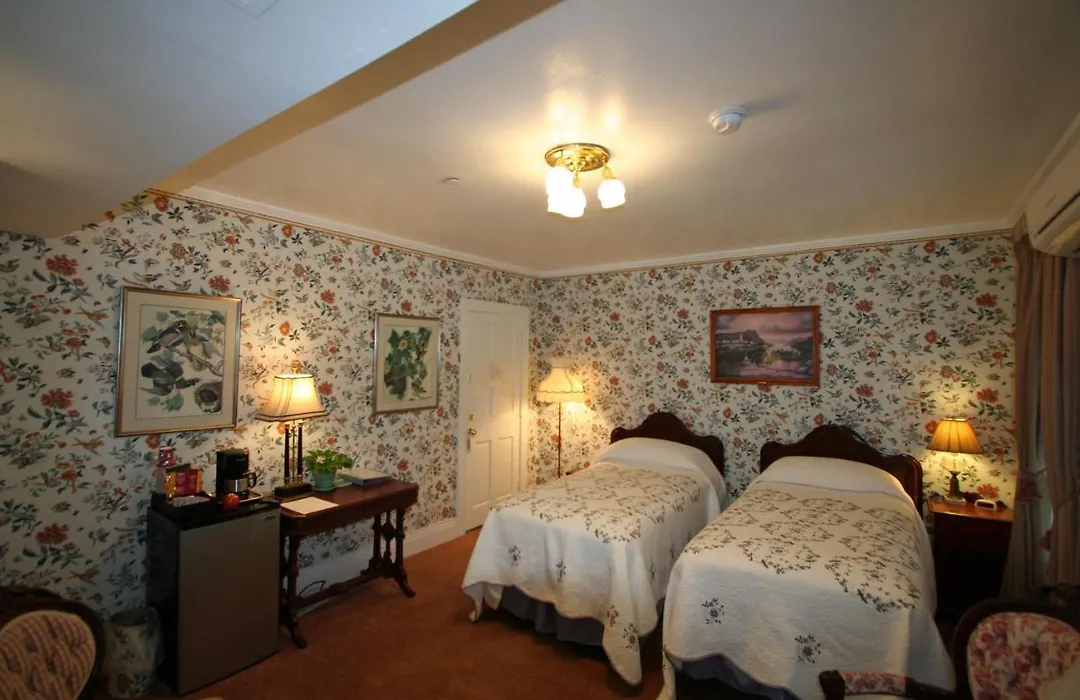 Lodging At The Imperial-1