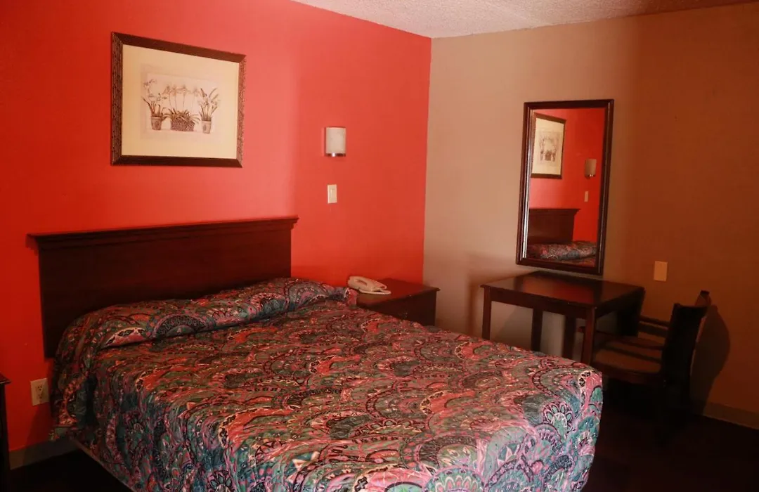 Country Club Motel-1