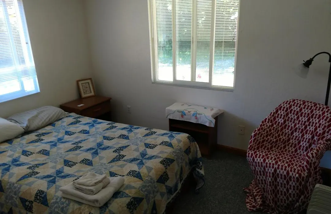 Lakeside Hostel & Guest House-1
