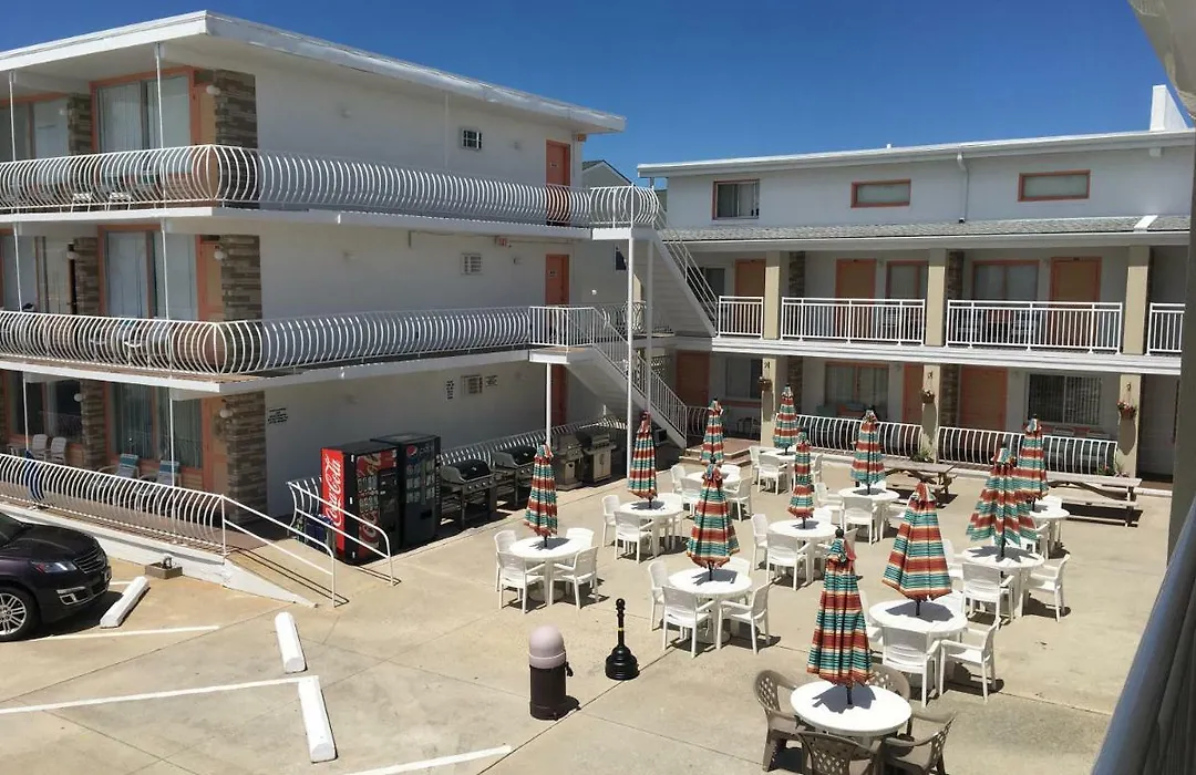 Trylon Beach Resort-1