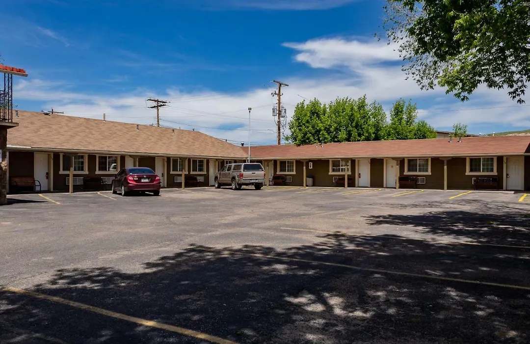 Elk Run Inn-1