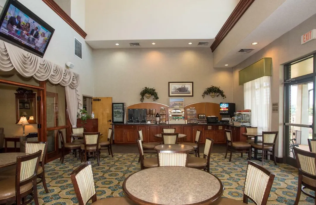 Round Hill Inn-1