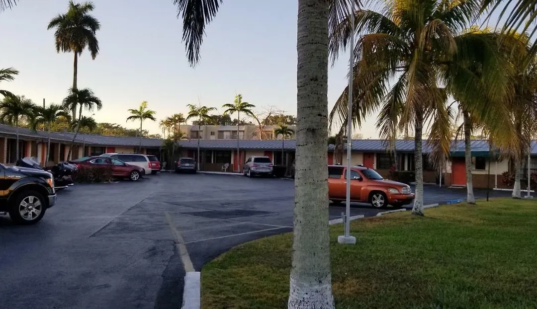 Deluxe Inn Motel - Homestead-1