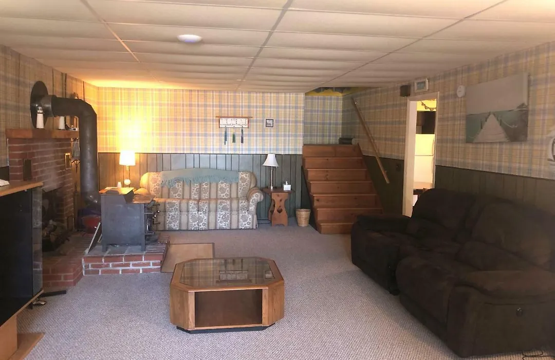 Showboat Motel Restaurant & Bar-1