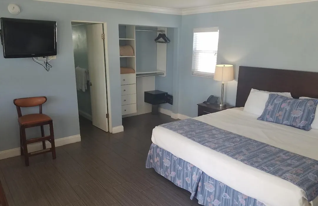 Carousel Beach Inn-1