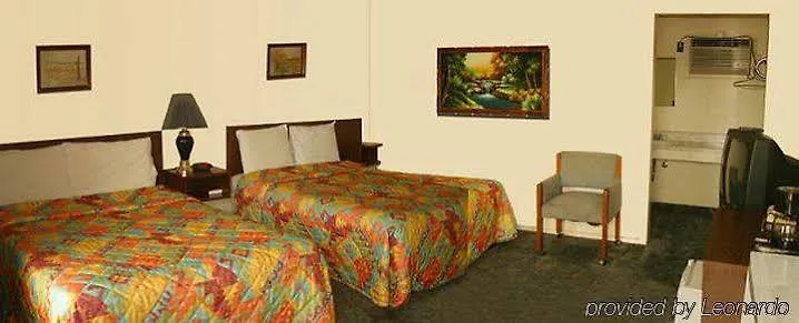 Budget Inn Neosho-1