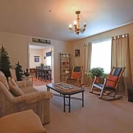 Pine Tree Inn-2