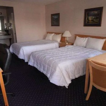 Econo Lodge Inn & Suites Central-3