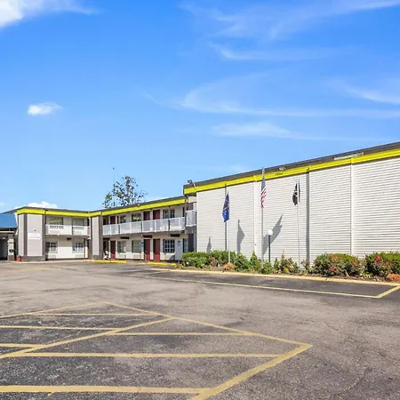 Econo Lodge Inn & Suites-2
