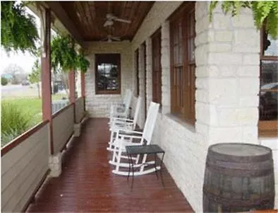 Fredericksburghillcountryhotel-3