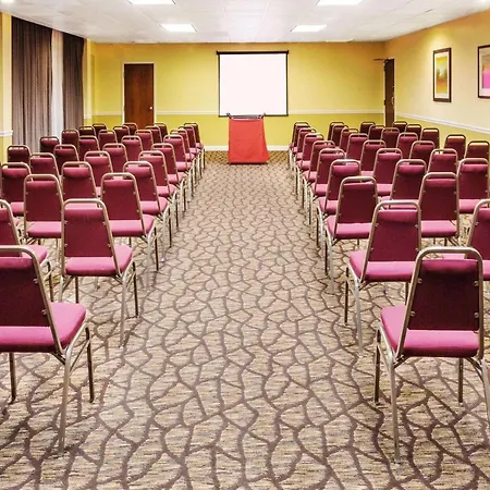 Ramada By Wyndham Salt Lake City North Temple-3