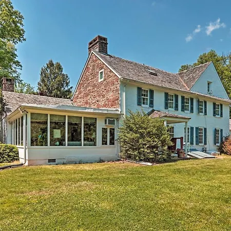 Pool & Courtyard: Timeless Home In Lansdale-2