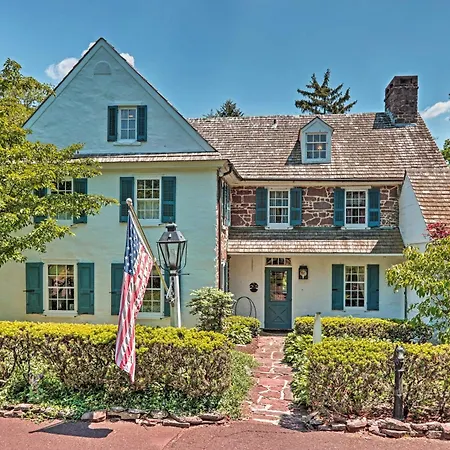 Pool & Courtyard: Timeless Home In Lansdale-3