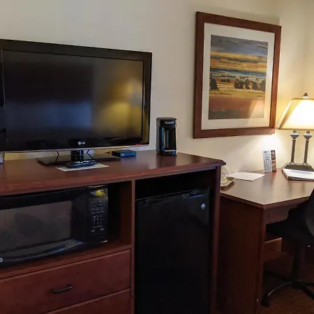 Rodeway Inn & Suites Hoisington-2