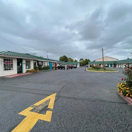 Rainbow Motel-3