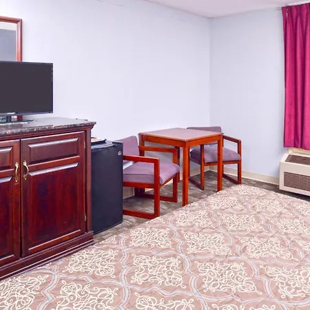 Country Garden & Suites-Benton-2