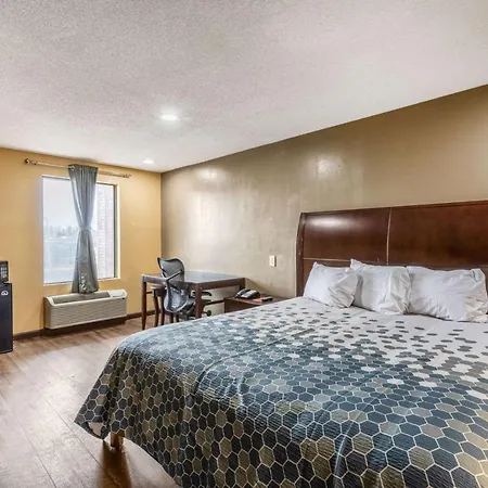 Econo Lodge Inn & Suites-3