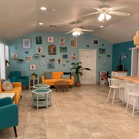 3Gulls Inn Ozona-Boutique Hotel-Steps From Restaurants & Brewery-Swimspa Pool-Pet Friendly-2