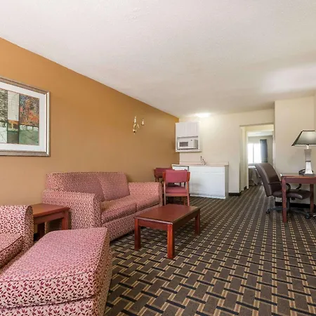 Super 8 By Wyndham Indianapolis/Ne/Castleton Area-3