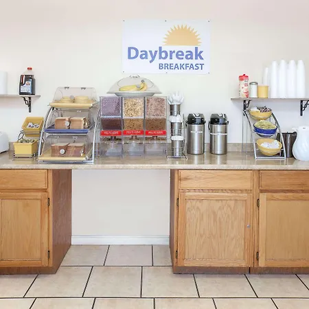Days Inn By Wyndham Fresno Central-3