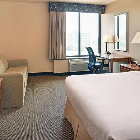 Ramada Plaza By Wyndham Omaha-3