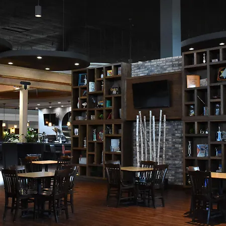 Ramada Plaza By Wyndham Omaha-2
