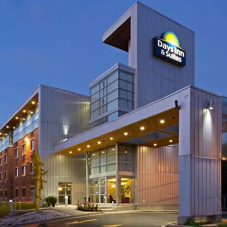 Days Inn & Suites By Wyndham Milwaukee-2