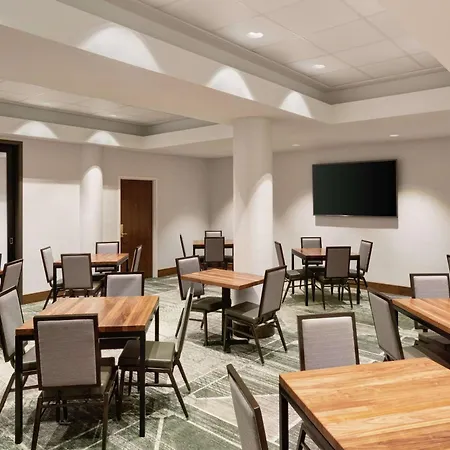 Embassy Suites Tysons Corner-2