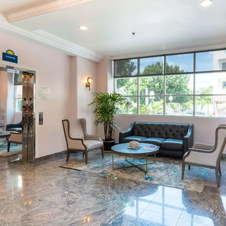 Days Inn By Wyndham Santa Monica-3