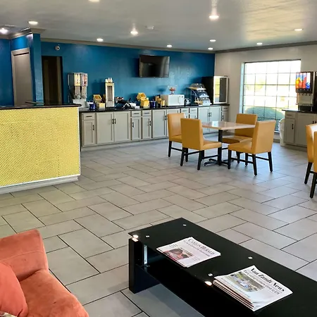 Days Inn & Suites By Wyndham - Canton First Monday Trade Days-2