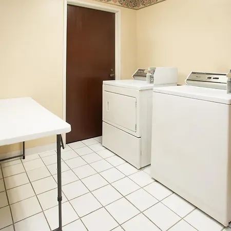 Travelodge By Wyndham Fort Myers Airport-2
