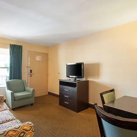Ramada Limited Clearwater Hotel And Suites-2