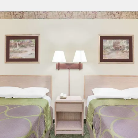 Super 8 By Wyndham Monticello-3