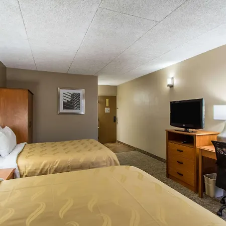 Econo Lodge Wickliffe - Cleveland East-3