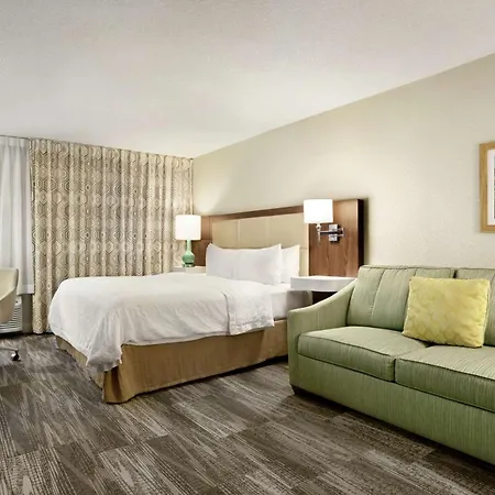 Hampton Inn Findlay-3